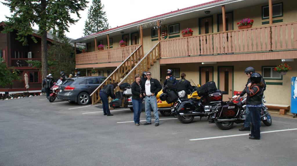 Motel Bo Radium Radium Hot Springs Bagian luar foto