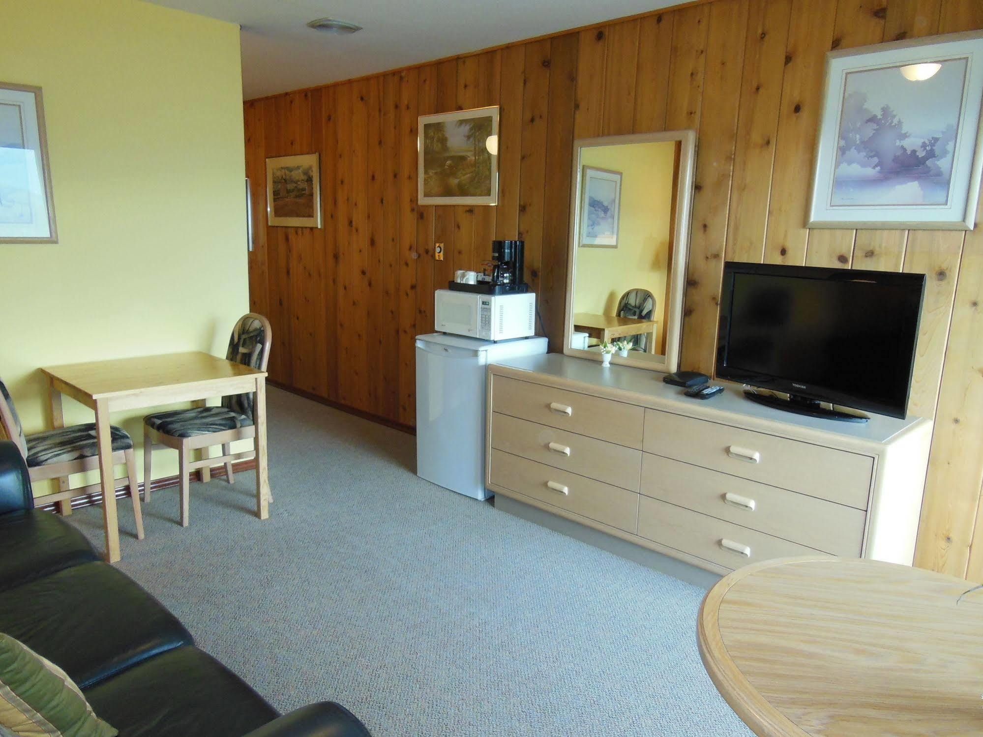 Motel Bo Radium Radium Hot Springs Bagian luar foto