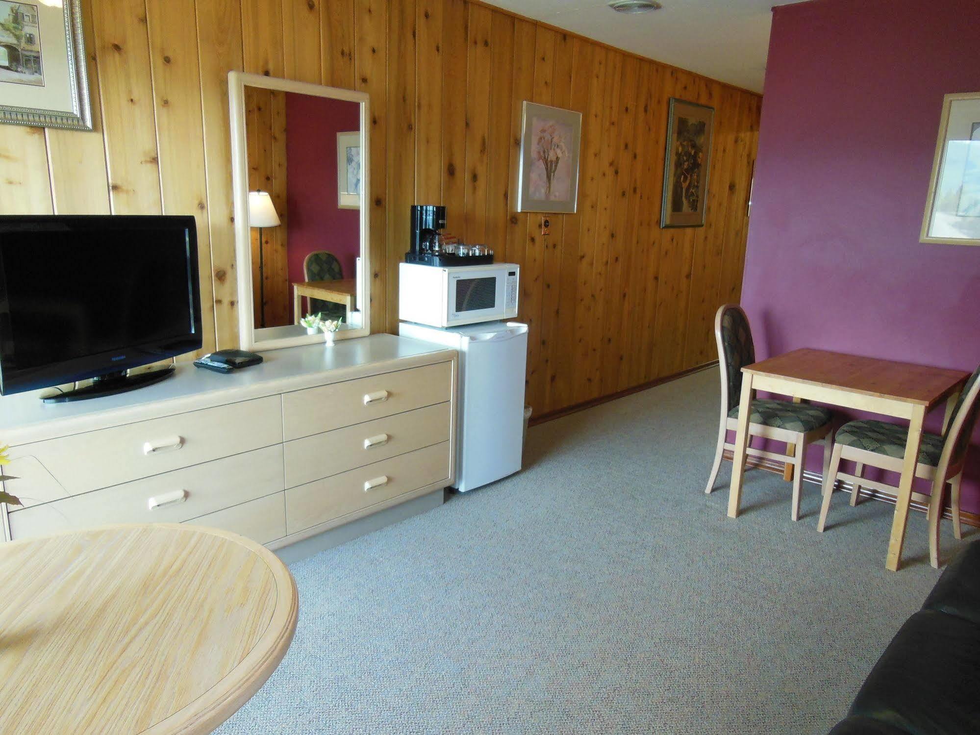 Motel Bo Radium Radium Hot Springs Bagian luar foto