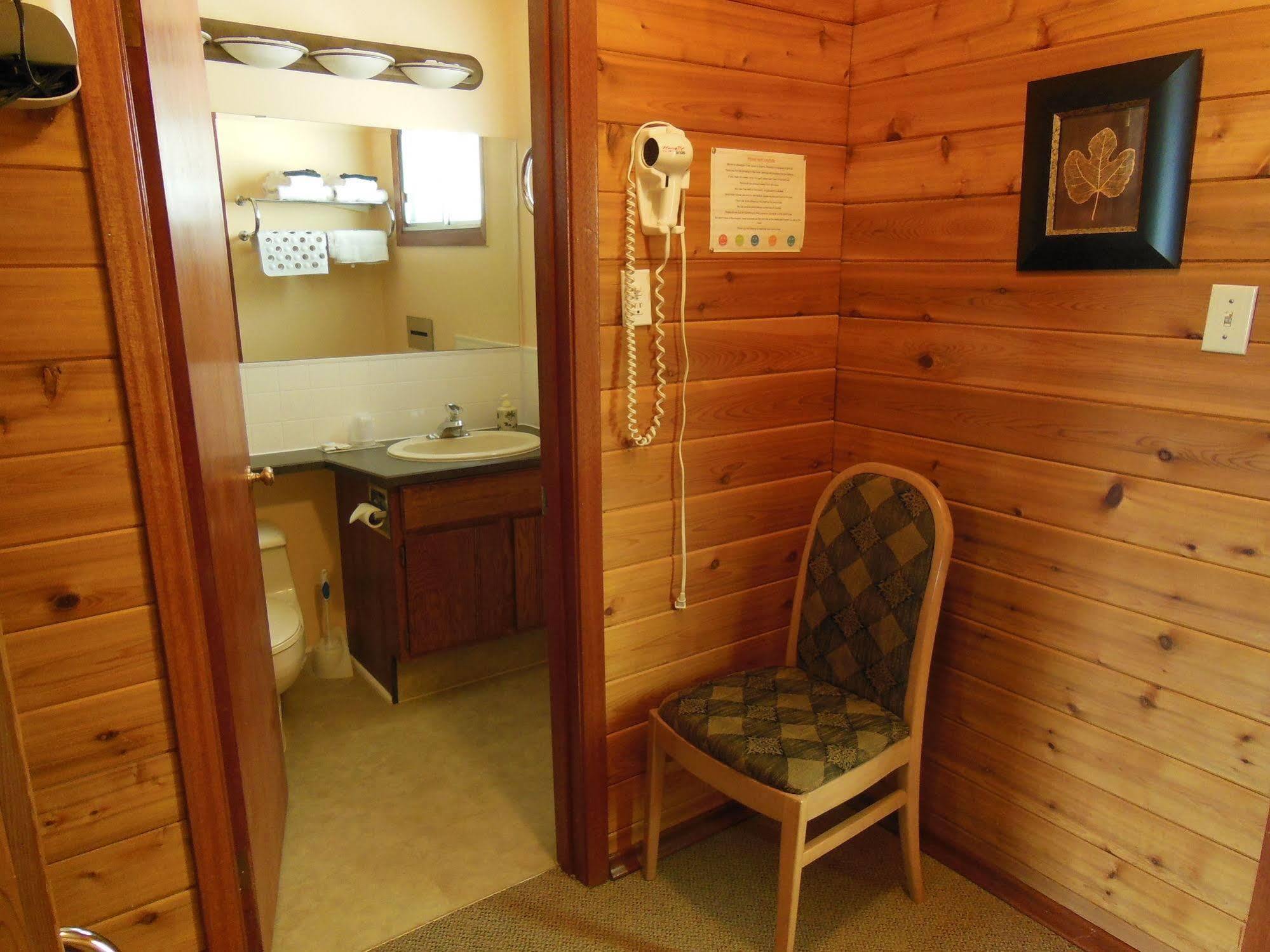 Motel Bo Radium Radium Hot Springs Bagian luar foto