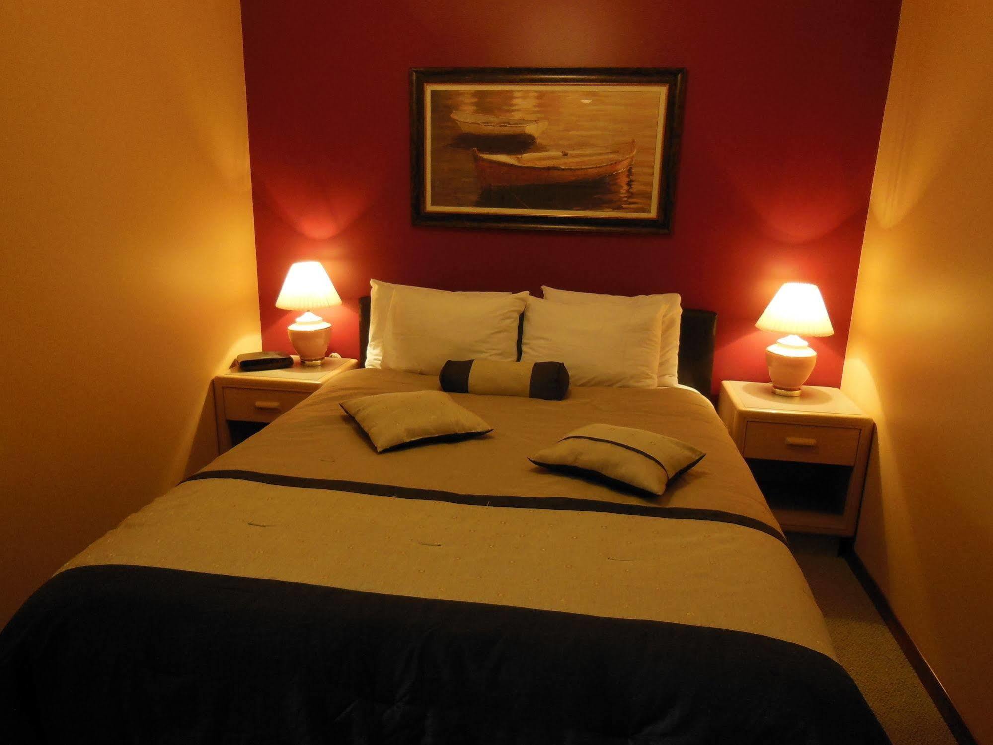 Motel Bo Radium Radium Hot Springs Bagian luar foto