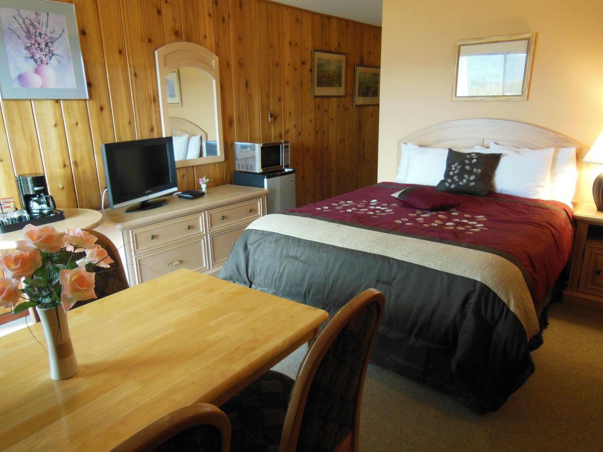 Motel Bo Radium Radium Hot Springs Bagian luar foto