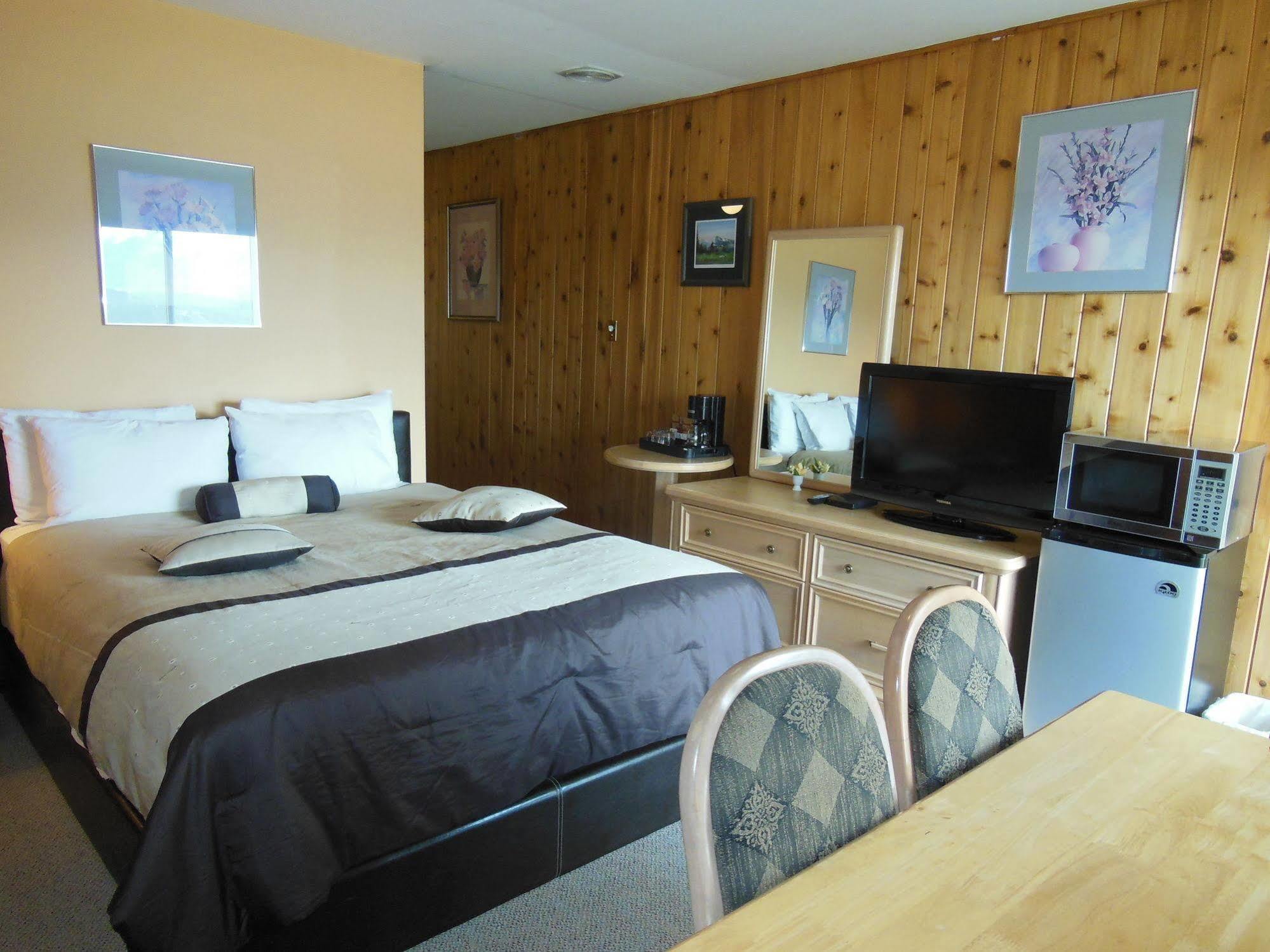 Motel Bo Radium Radium Hot Springs Bagian luar foto