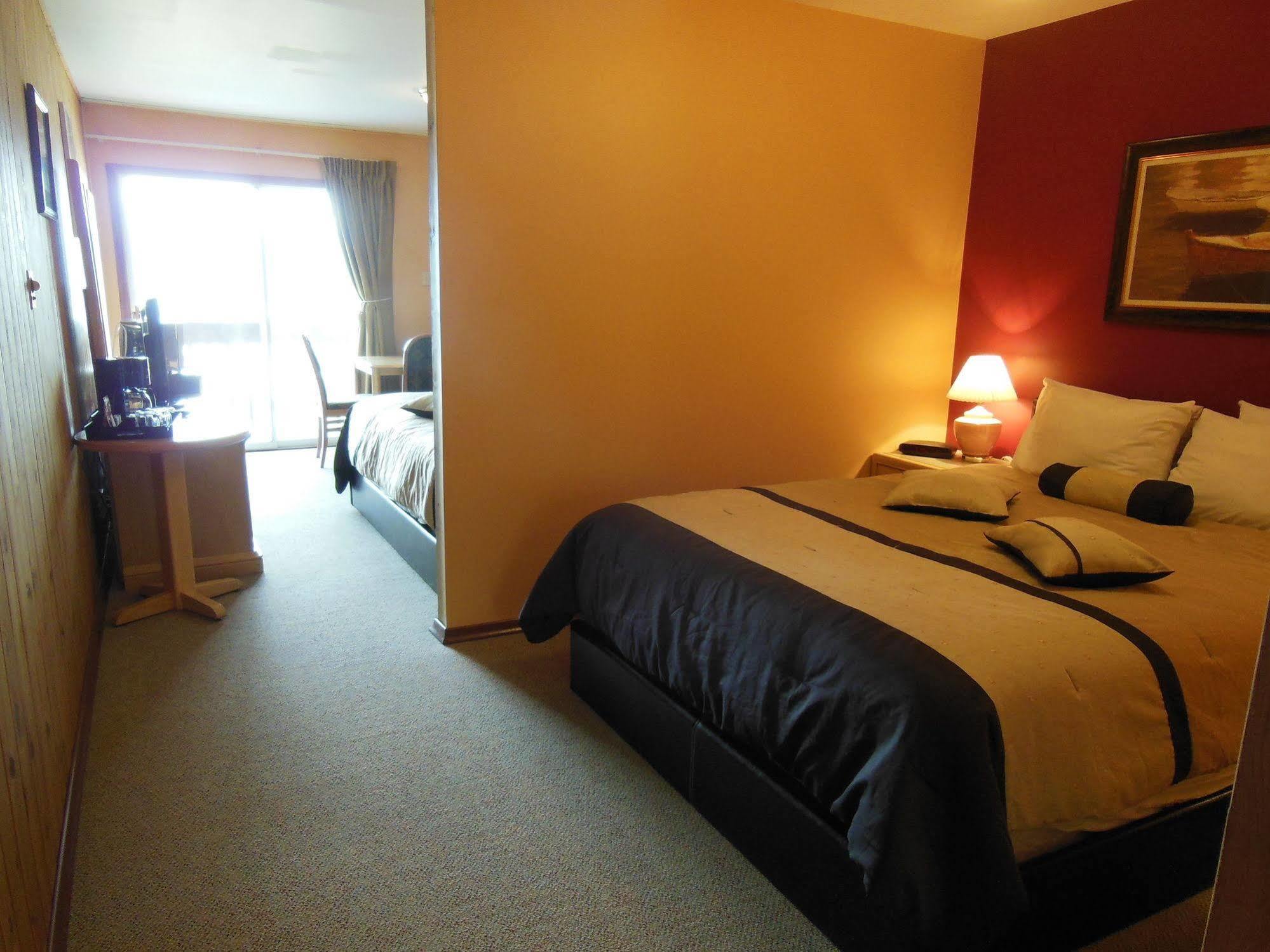 Motel Bo Radium Radium Hot Springs Bagian luar foto