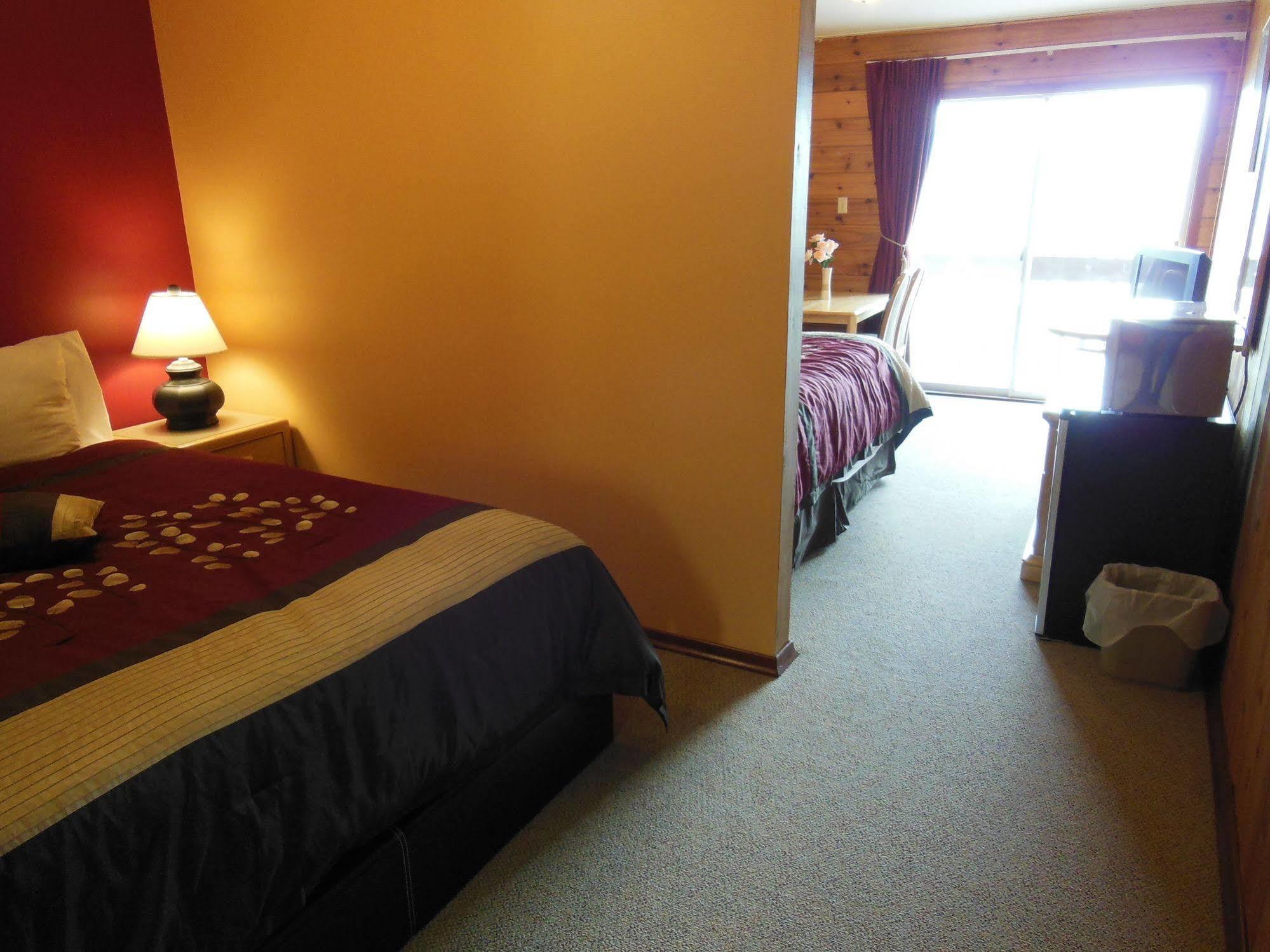 Motel Bo Radium Radium Hot Springs Bagian luar foto
