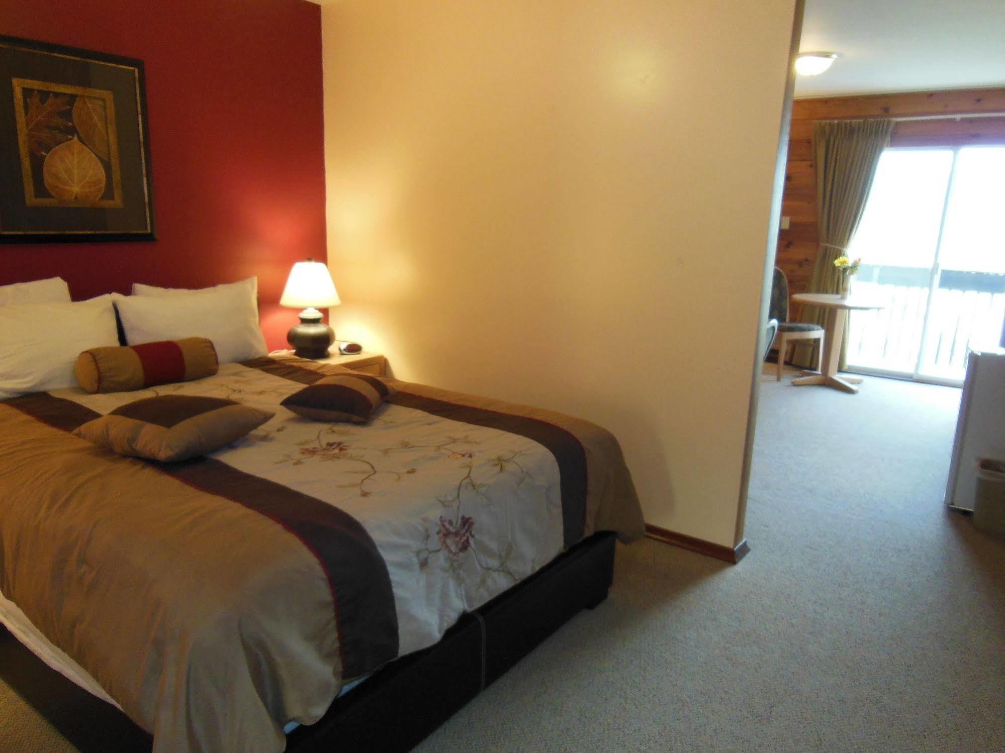 Motel Bo Radium Radium Hot Springs Bagian luar foto